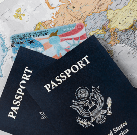 Passeports sur une carte